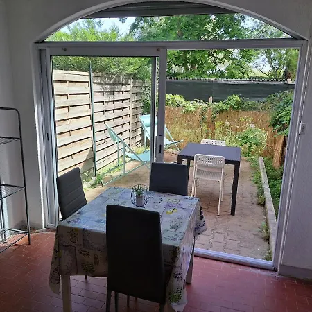 Cap City, Modeste Rez-de-jardin 500m Et Du Port شقة *