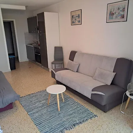 Cap City, Modeste Rez-de-jardin 500m Et Du Port * آجد